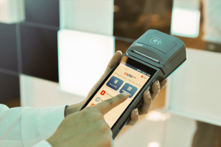 Quy trình rút tiền thẻ tín dụng tại quận 10 bằng máy POS tận nơi