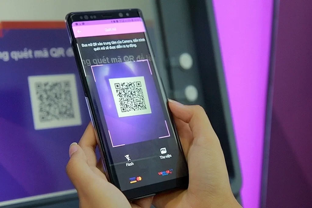 Phí rút tiền thẻ qua mã QR